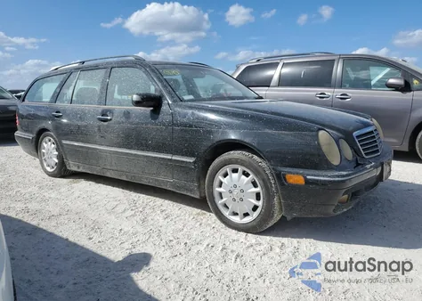 2001 Mercedes-Benz E 320 4Matic z USA, uszkodzony, nr VIN WDBJH82J71X054047